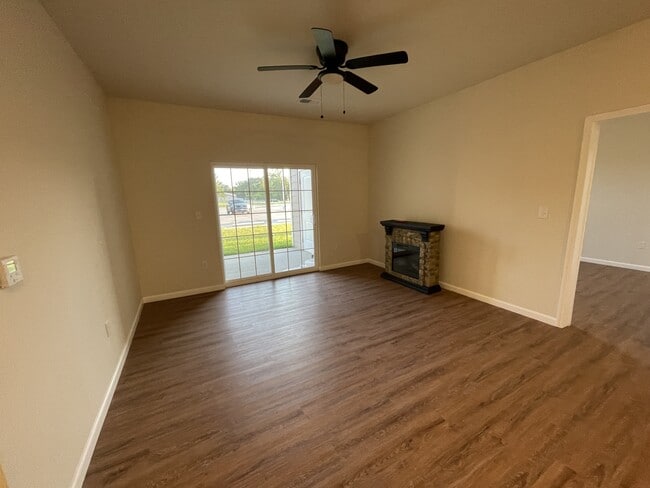 Photo - 128 Harmony Mdws Ct