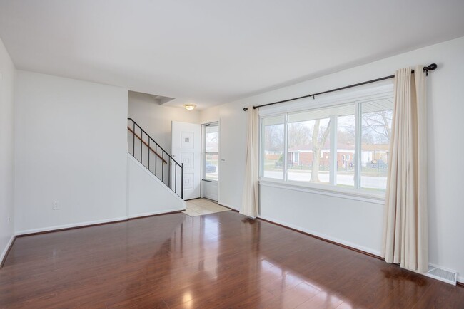 Photo - 1717 Nakota Rd