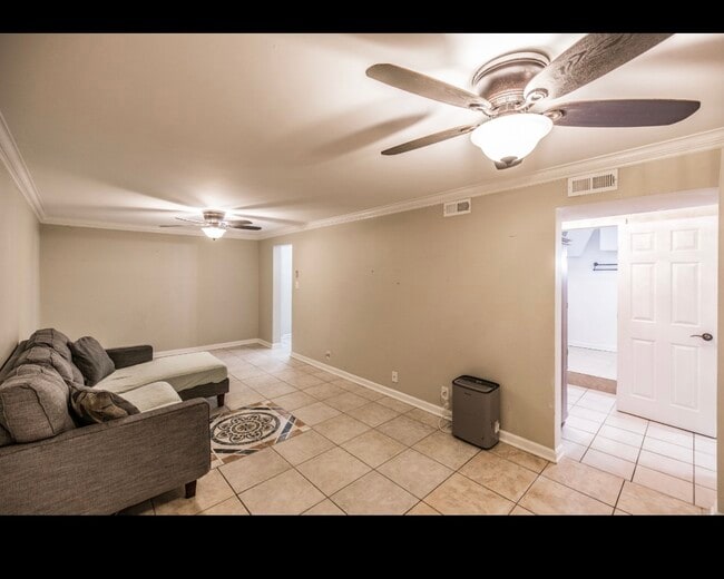 Photo - 907 N Graycroft Ave