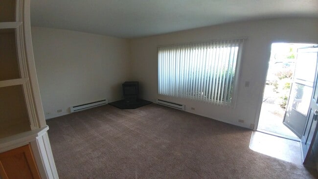 Photo - Comfortable 3/Bed-2 Bath Home with a Deck ...