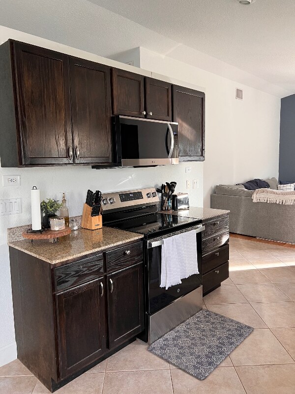 Photo - 280 Buccaneer St NE