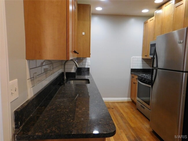 Photo - 757 Syracuse Ave Unit 1N