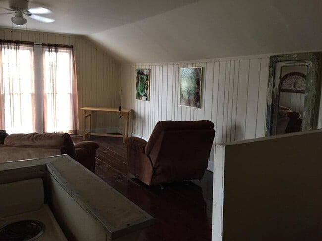 Photo - 819 E Lee St