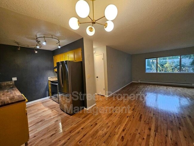 Photo - 4620 NE Broadway