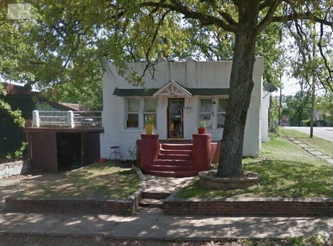 Building Photo - Freshly Updated 2 Bedroom House