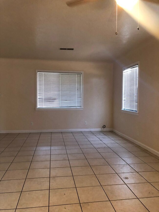 Photo - Charming home in center of town