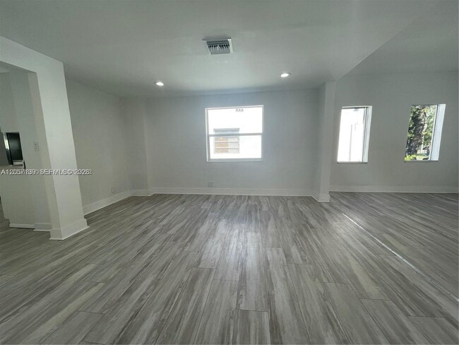 Photo - 1522 SW 10th St