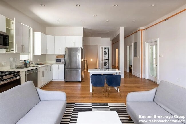 Building Photo - 89 Cedar St Unit 2