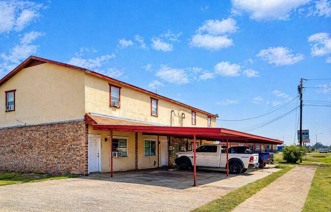 Building Photo - 804 E Hall St