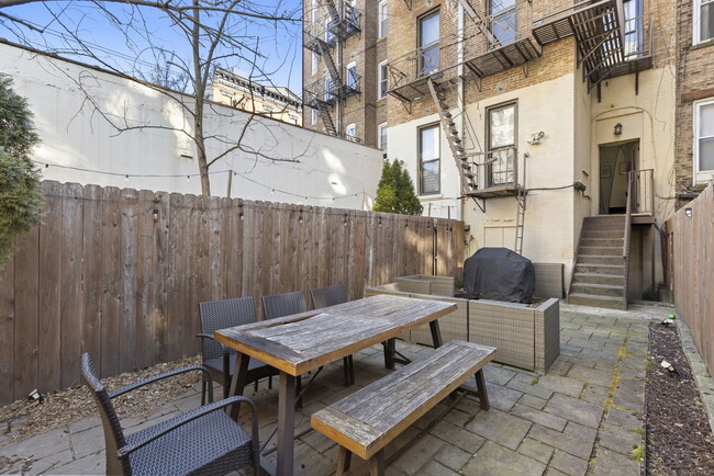 Private Backyard - 744 Park Ave Condominio Unidad 744 Park