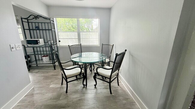Photo - 21 Markham A