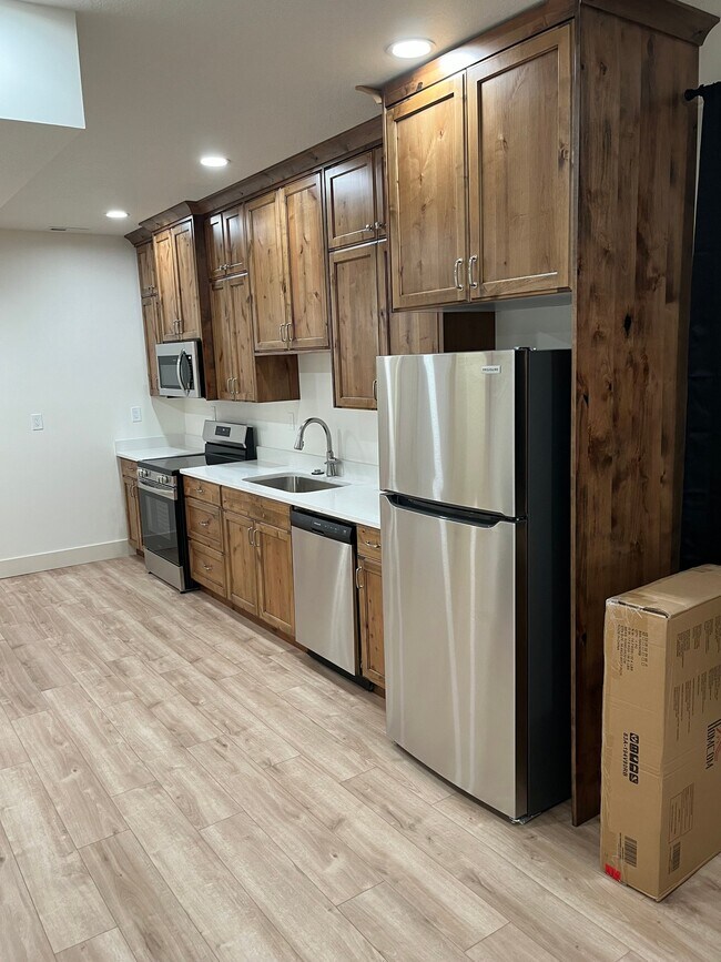 Photo - 818 W Mnr Crst Ln