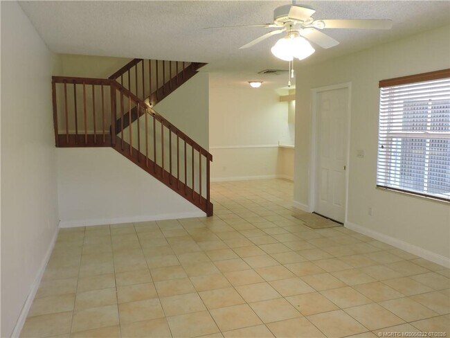 2865 SW Lakemont Pl