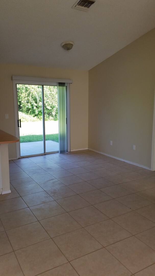 Photo - Nice 3 Bedroom 2 Bath home with Large Yard Close to Jupiter Elementary