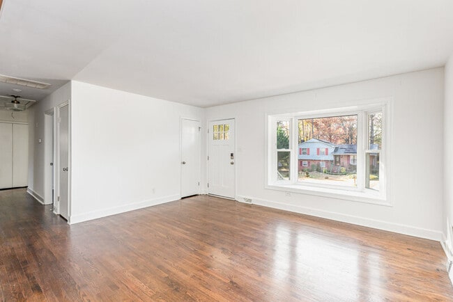 Photo - 6701 Lynmont Dr