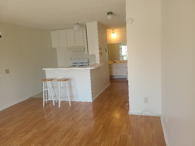 Building Photo - 160 S El Molino Ave Rental