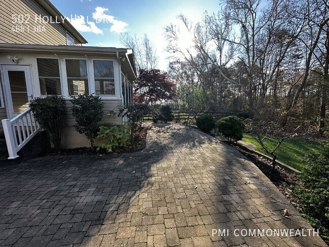 Photo - 502 Holly Hill Dr