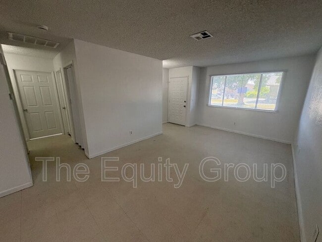 2533 W Chestnut Ct