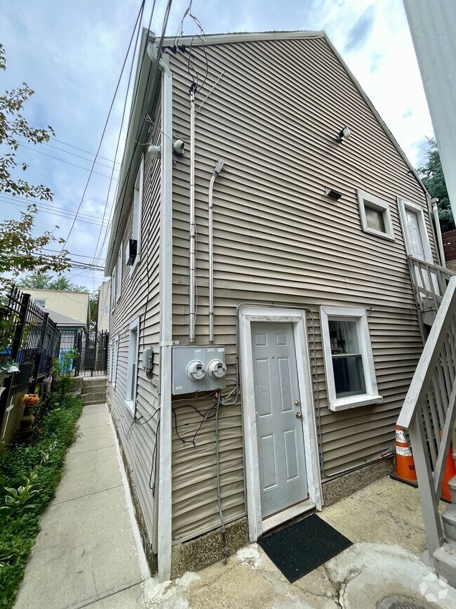 Building Photo - 2227 W 19th St Unit COACH Rental