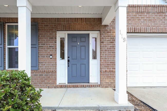 Photo - Stunning & Spacious 4 Bedroom Home in Highland Falls Community