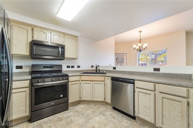 Building Photo - 3400 Cabana Dr Unit 1131