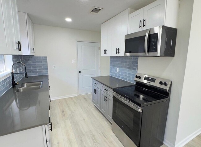 Photo - 829 Canfield St