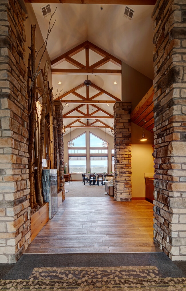 Edificio comunitario recientemente renovado - Copper Ridge Apartments