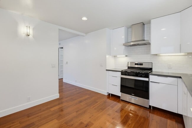Photo - 1470 Rosecrans St Unit 2
