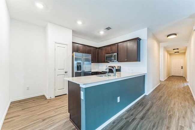 Photo - 108 Fighting Seabees Run