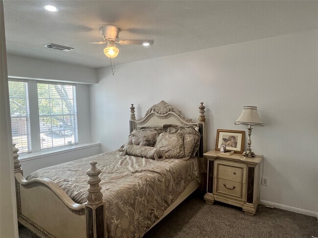 Photo - 28723 Sedgefield St