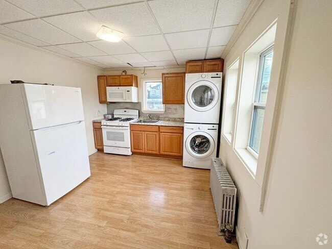 Building Photo - 91 Moore St Unit 2 Rental