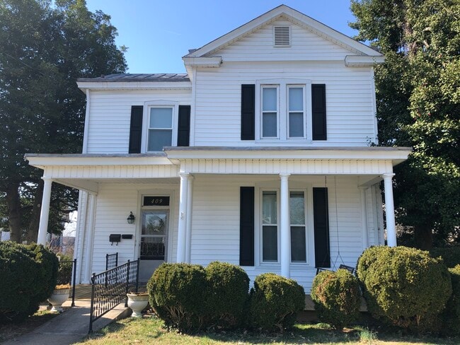 The Cozy Farmhouse - 409 Euclid Ave Unit Fully Furnished Suite A