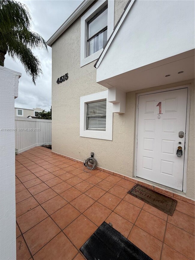 Photo - 4515 SW 68th Court Cir Unidad 1