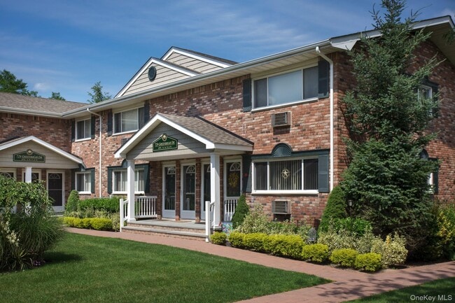 Building Photo - 20 Westgate Dr Unit MA33