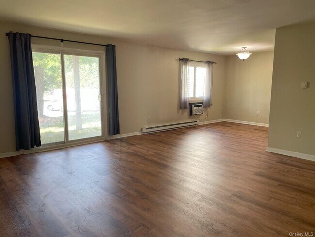 Photo - 32 Scarborough Ln