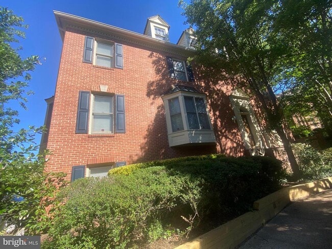 Building Photo - 6630 Hampton View Pl