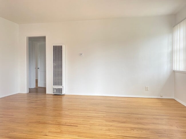 Photo - 360 Rennie Ave Unidad 1