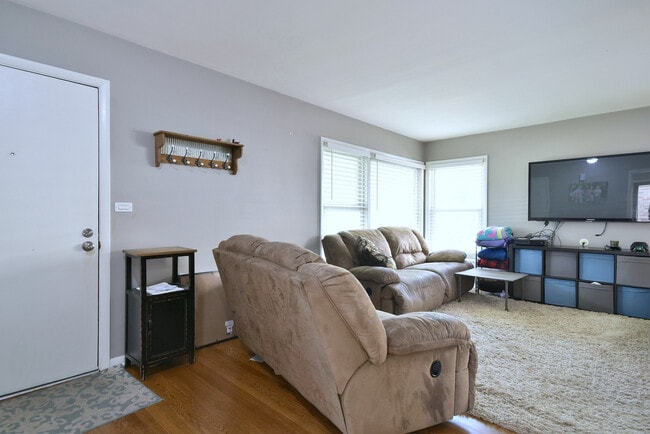 Photo - 7309 N Ottawa Ave