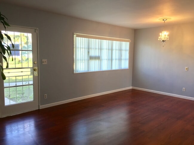 5456 Village Green Unidad 5456 Village Grn