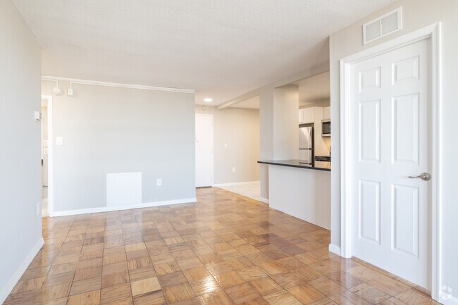 2BR, 1BA - Living Room / Dining Room
