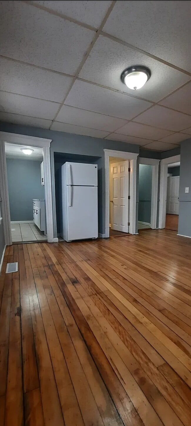 Photo - 47 Everard St Unidad Daylight basement apartment