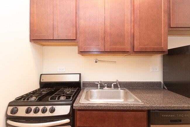 Photo - 852 W Diversey Pkwy Unit 6H