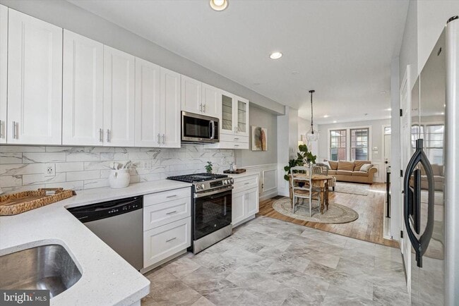 Photo - 2231 League St