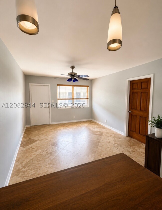 1000 SE 15th St Unit 205