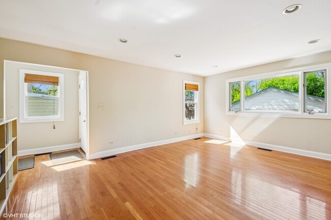 Photo - 344 W Maple St