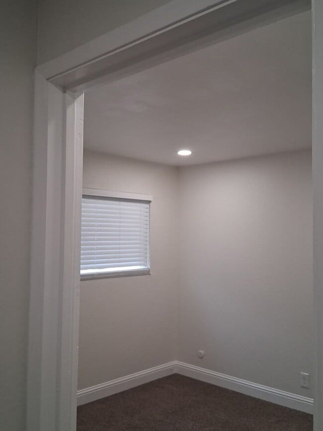 Building Photo - 1650 159th Ave Unit 2