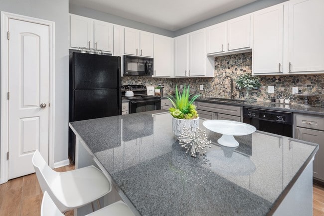 Photo - Luxe At 1820