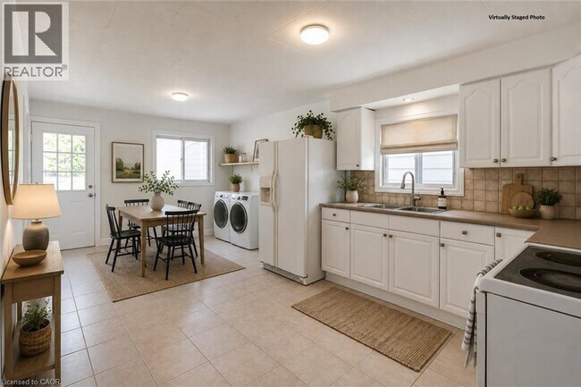 Photo - 92 E 24th St