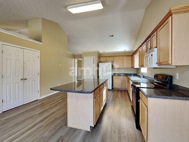 Photo - 1967 Ridge Waters Ln SE