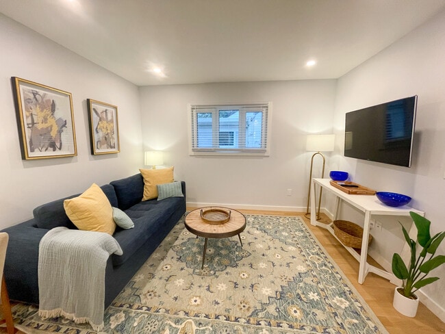 Building Photo - 76 Thorndike St Unit 2 Rental